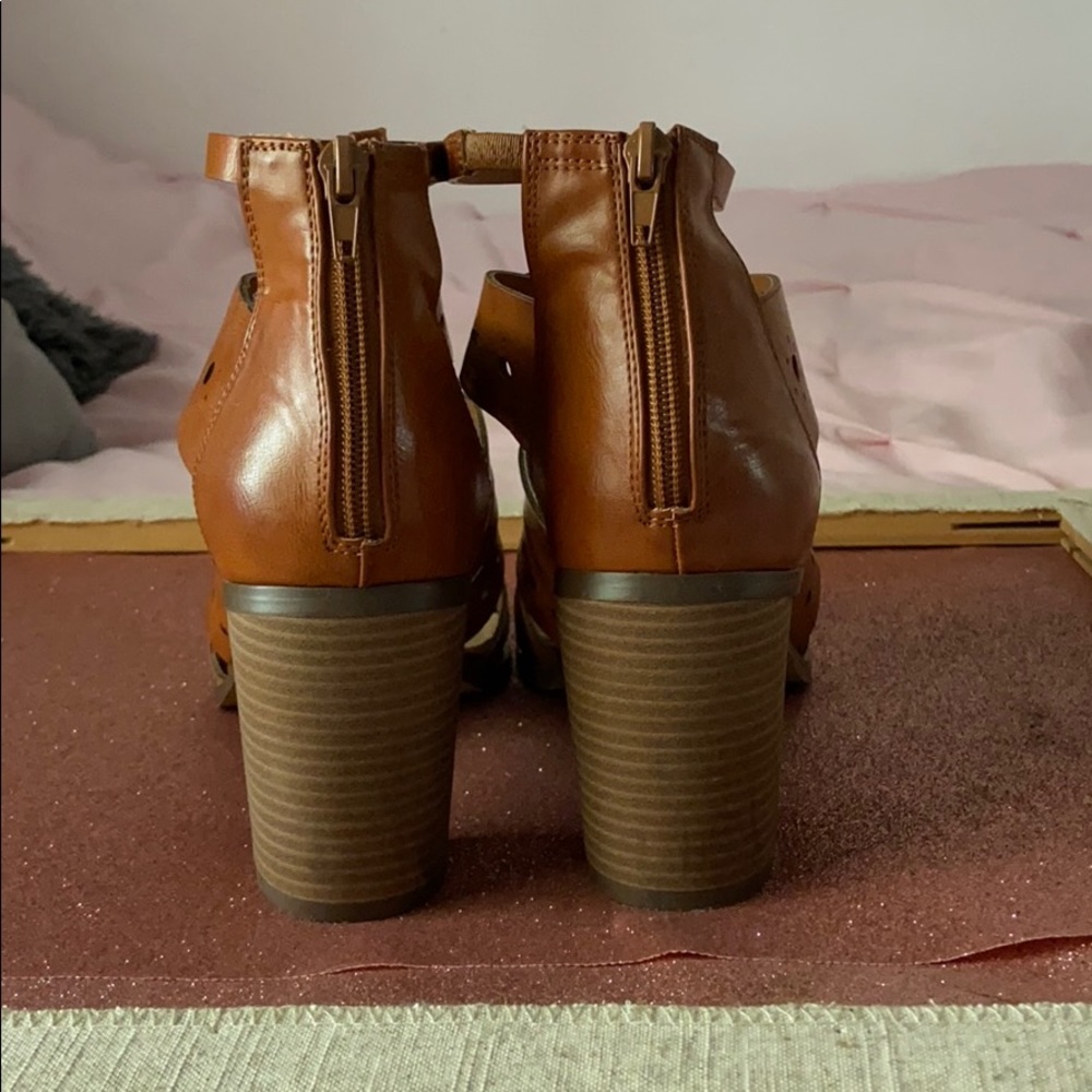 Heals - Picture 2 of 2